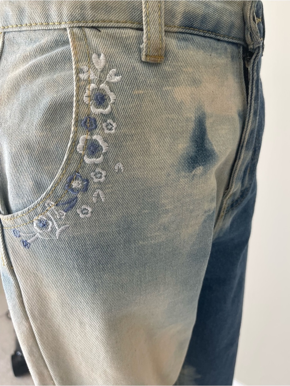 Two-Tone Bleached blue and cream Straight leg Women’s Jeans with embodied pocket - Picture 5 of 6